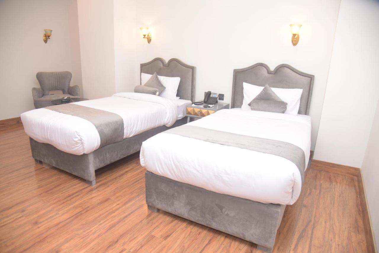 The Rich Hotel & Apartments Lahore Eksteriør bilde
