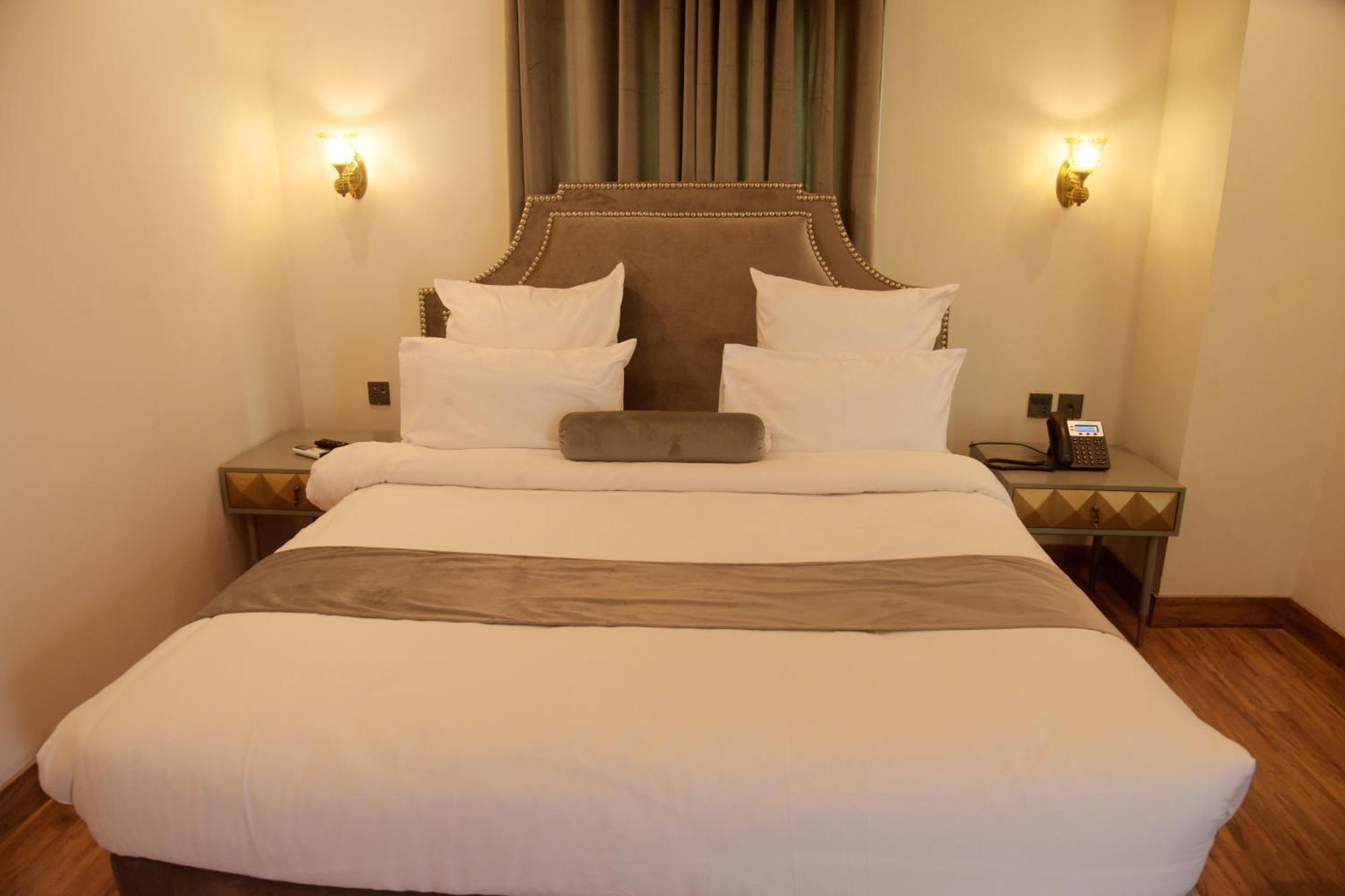 The Rich Hotel & Apartments Lahore Eksteriør bilde