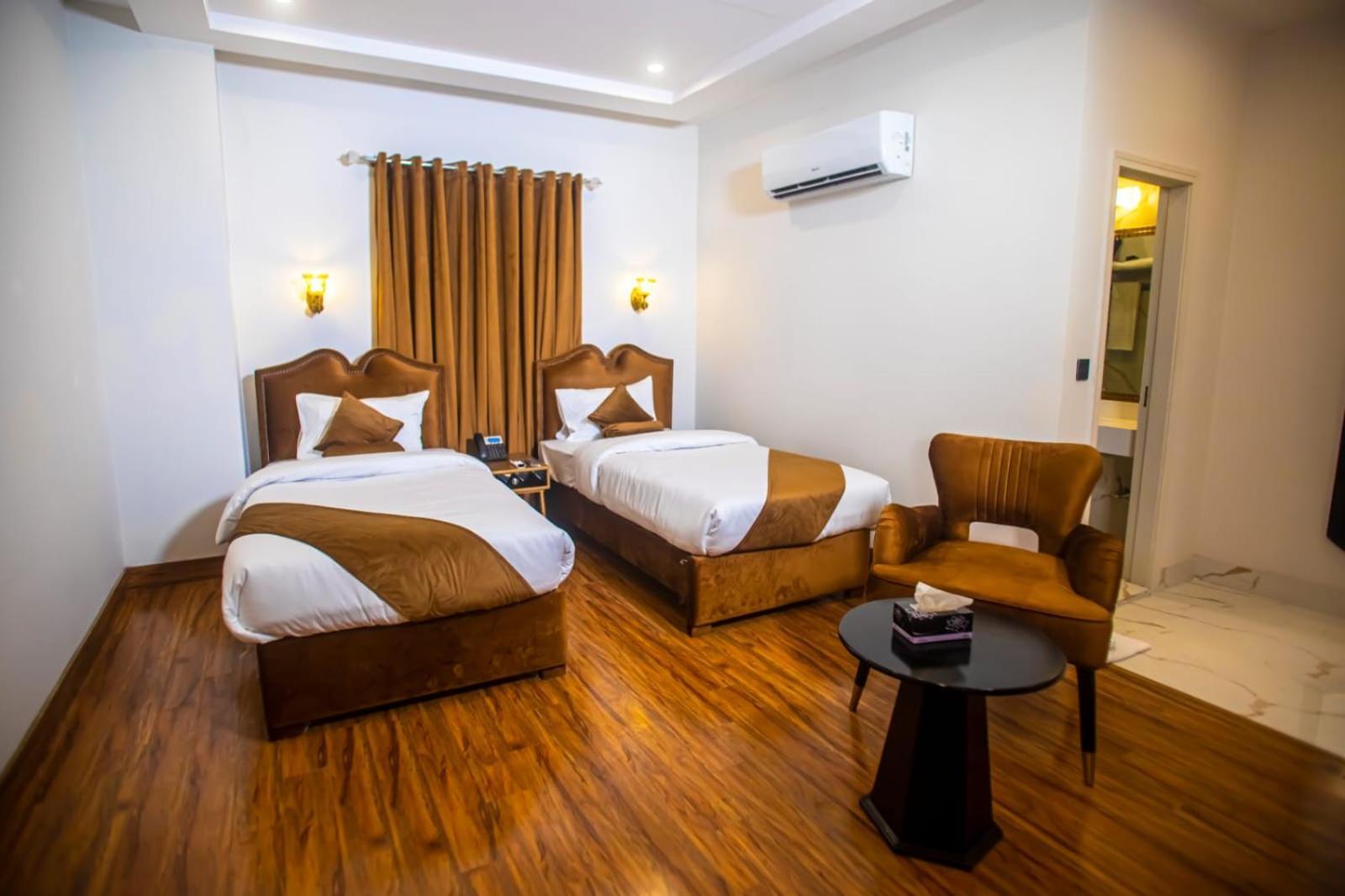 The Rich Hotel & Apartments Lahore Eksteriør bilde