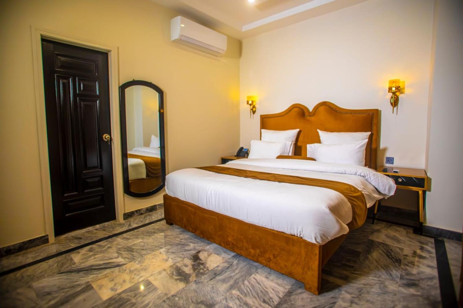The Rich Hotel & Apartments Lahore Eksteriør bilde