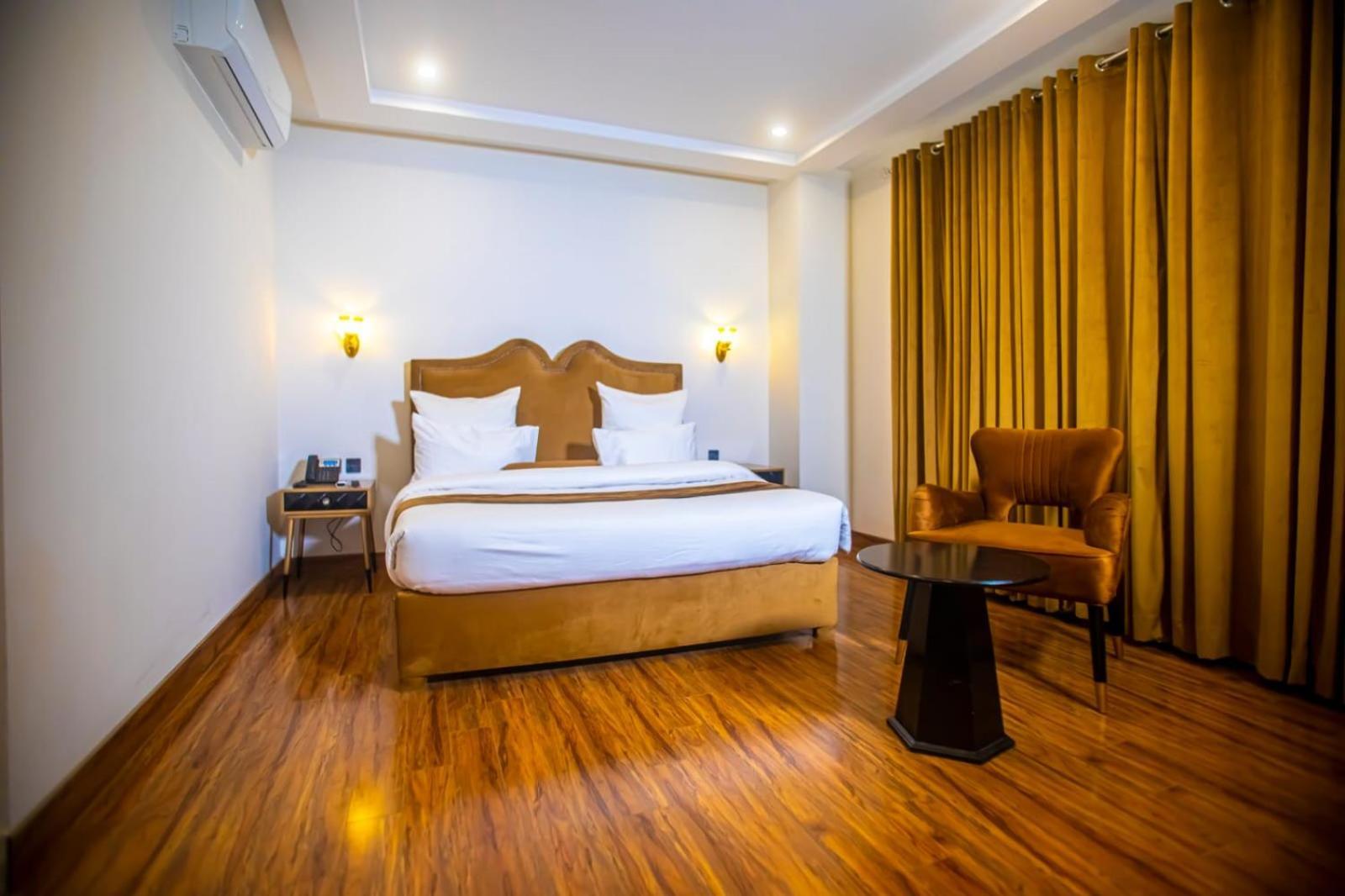 The Rich Hotel & Apartments Lahore Eksteriør bilde