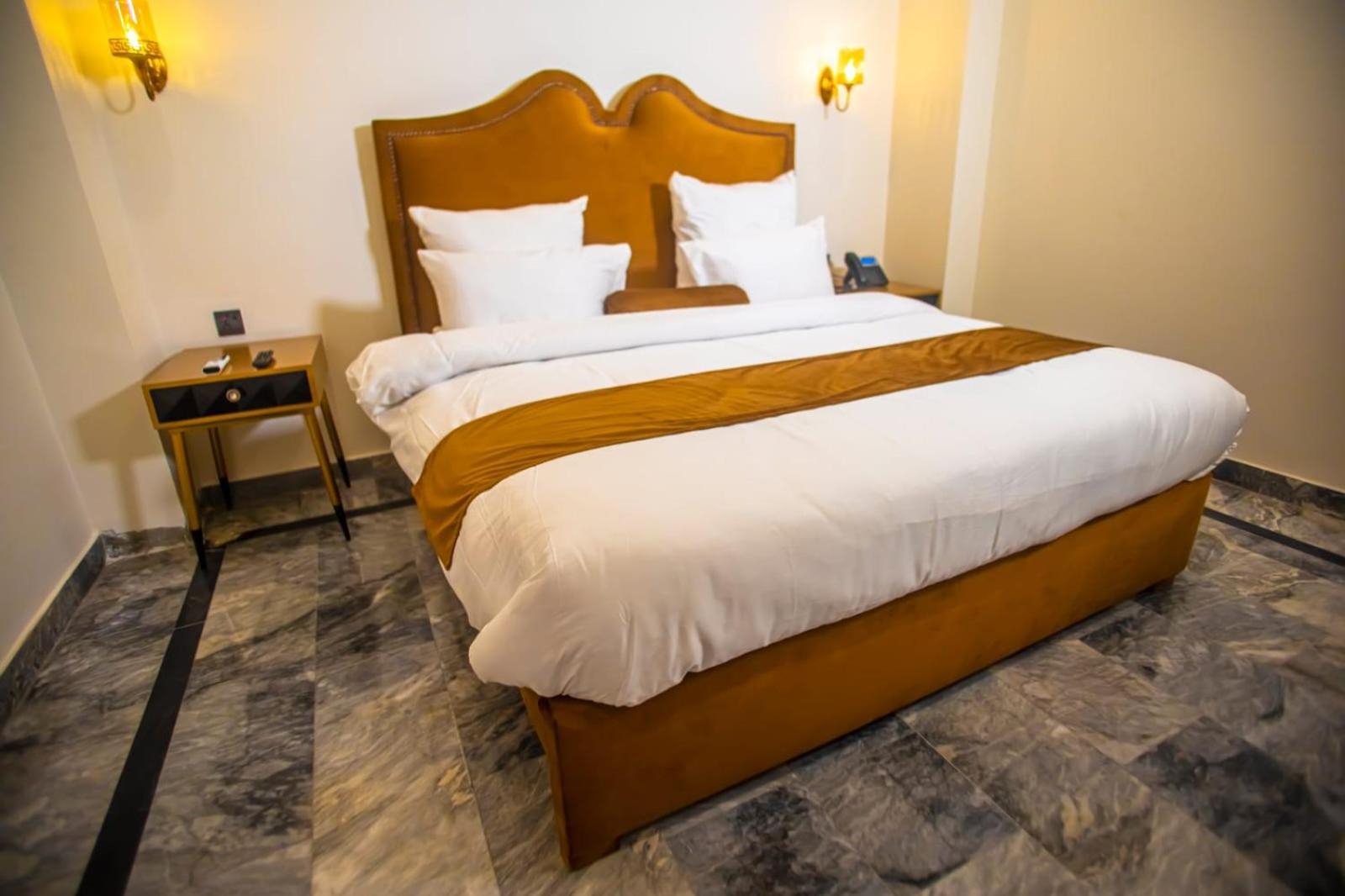 The Rich Hotel & Apartments Lahore Eksteriør bilde
