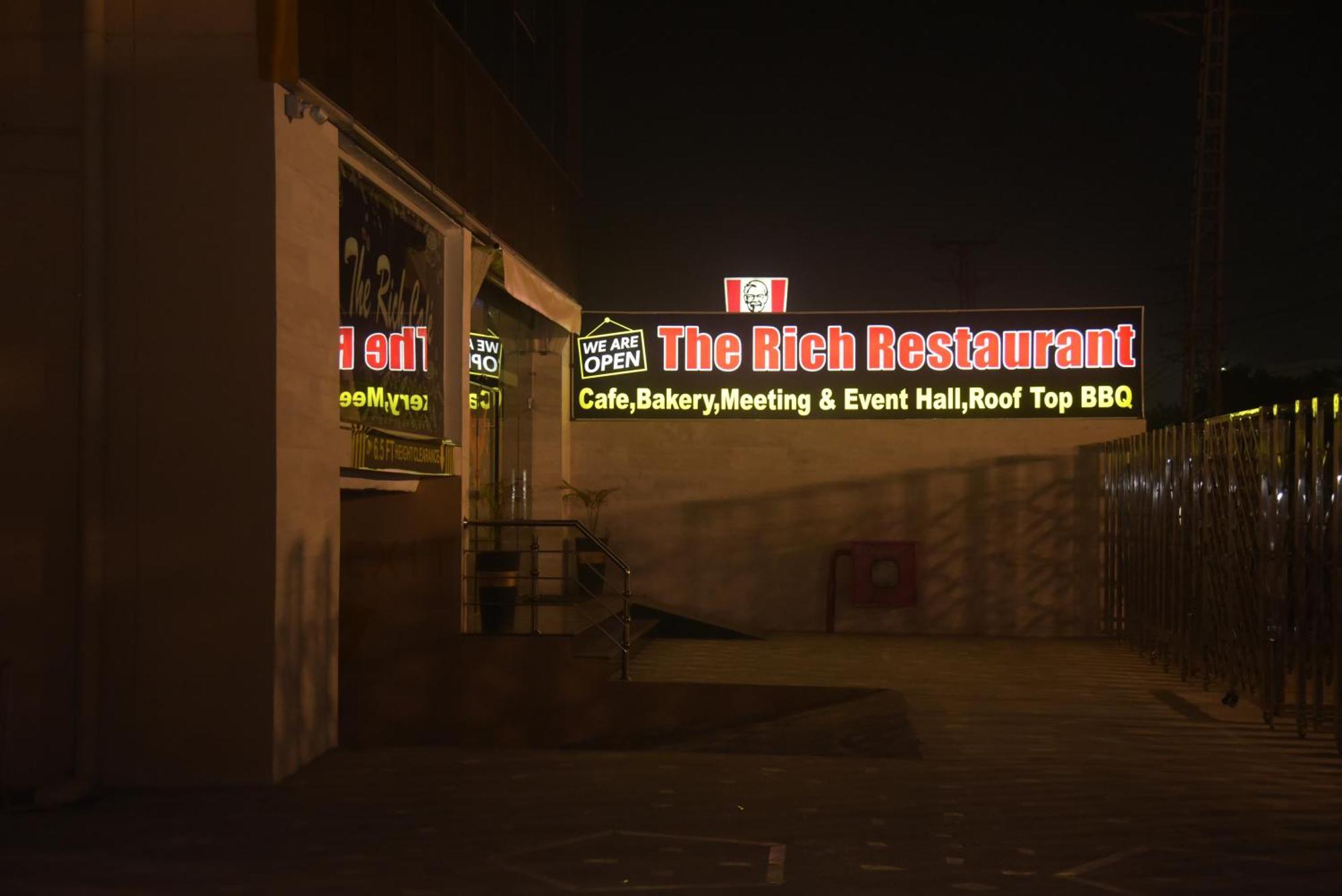 The Rich Hotel & Apartments Lahore Eksteriør bilde